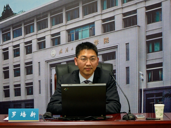 罗培新教授.jpg
